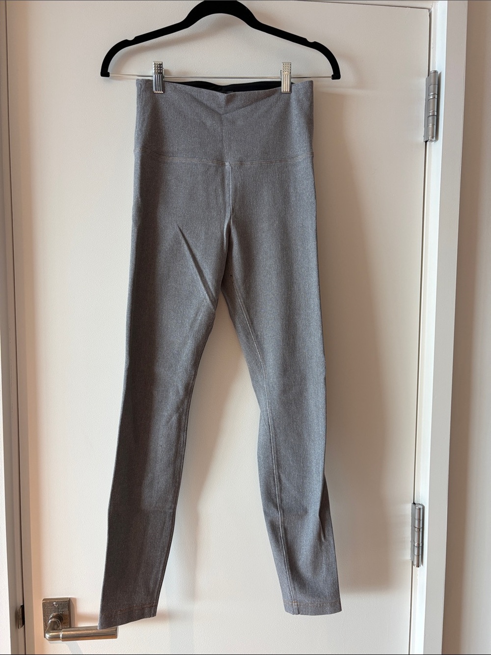 Lysse Slim-Fit Stretch Skinny Pant in Gray